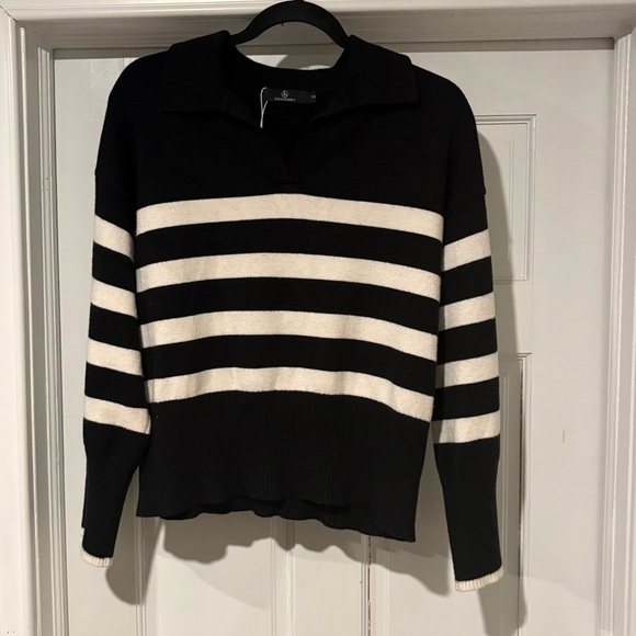 LILLUSORY Sweaters - Lillusory Women’s Small Chic Striped V-Neck Sweater in Black and White